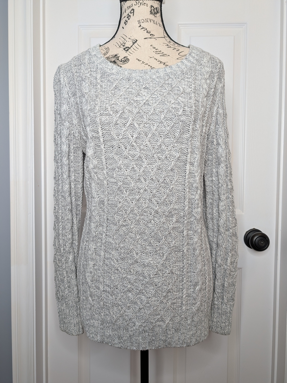 NWOT Old Navy Light Gray Cable Knit Scoop Neck Sweater Size M
